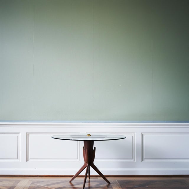 Italian Round Wooden and Crystal Living Room Table attributed to Osvaldo Borsani, 1960s, in Good conditions. Designed 1950...