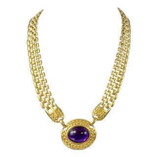 Trifari 80s Panther Link Purple Lucite Cabachon Gold Toned Necklace Vintage For Sale