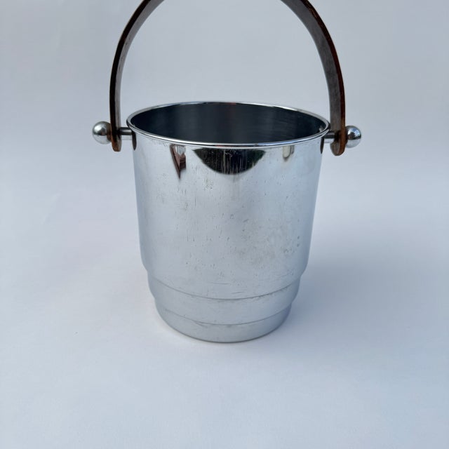Manning Bowman & Co. Art Deco Manning Bowman Chrome Ice Bucket For Sale - Image 4 of 10