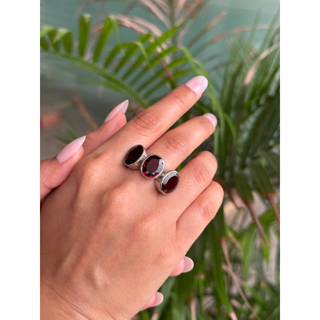 Antique Style Deep Red Garnet Triple Stone Bezel Set Silver Ring - Size 8 For Sale - Image 4 of 13