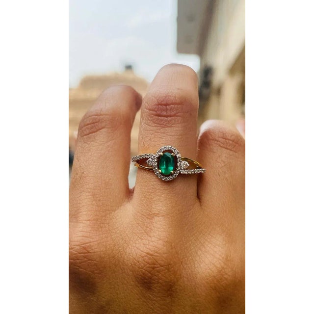Metal Genuine Emerald Diamond Women Engagement Ring in 18k Solid Yellow Gold Size 7 For Sale - Image 7 of 13