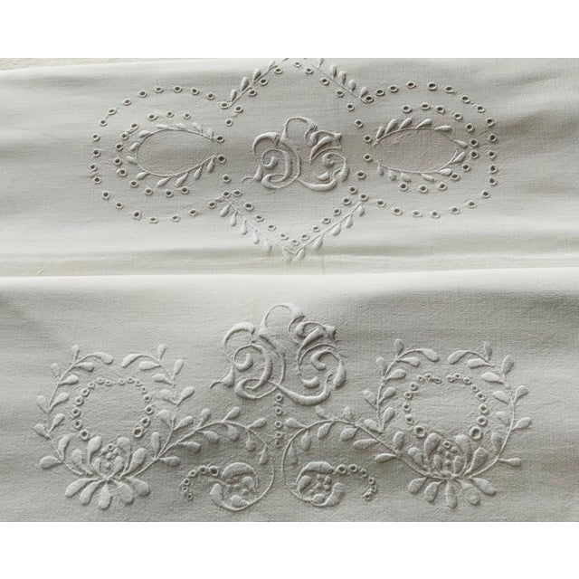 American 1930s White-on-White Embroidered Monogram Cotton Flat Sheets — Pair, Full/Double "Matrimonial" Size, 92" × 60" For Sale - Image 3 of 6
