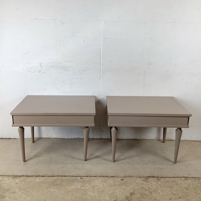American of Martinsville Mid 20th Century Pair of Painted American of Martinsville Nightstands With Tapered Legs For Sale - Image 4 of 12