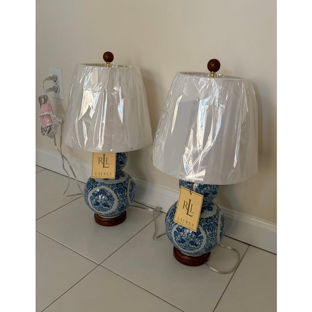 Mid-Century Modern Ralph Lauren Chinoiserie Double Gourd Porcelain Lamps. A Pair For Sale - Image 3 of 9
