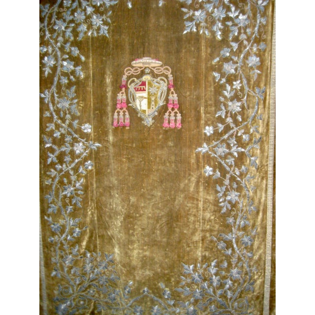 Baroque Tapestry Coat of Arm With Silver Embroidery Late 1700 Hundreds For Sale - Image 3 of 12