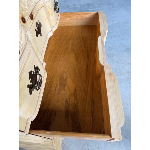 Brown Vintage Link-Taylor Pine Block-Front 4-Drawer Bachelor’s Chest For Sale - Image 8 of 12
