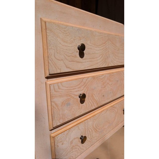 Vintage Hekman Blond 3-Drawer Bedside Chest With Bookmatched Figured Veneer For Sale - Image 14 of 18