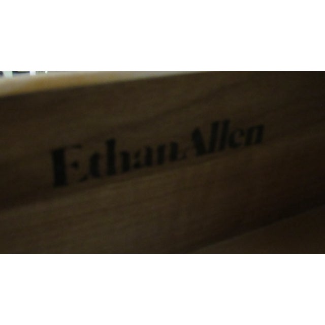 1980s Pair Ethan Allen Mahogany Four Drawer Large Nightstands Bachelors Chests For Sale - Image 6 of 9