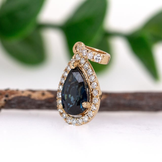 1.22cts Ceylon Sapphire Pendant W Ethical Diamonds in 14k Solid Gold | Pe 8x6mm For Sale - Image 4 of 6