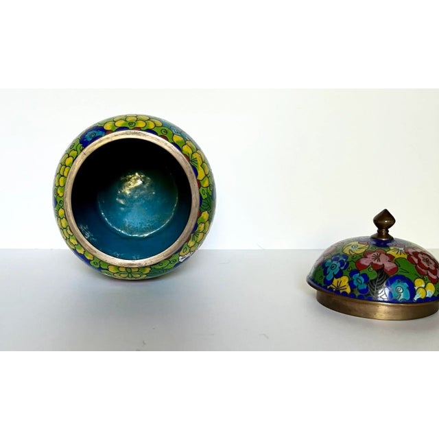 Chinese Late 20th Century Chinoiserie Cloisonné Noir Enamel Chrysanthemum Flower Motif Ginger Jar For Sale - Image 3 of 7