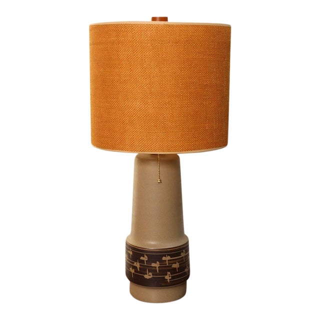 Vintage Gordon and Jane Martz Taupe Ceramic and Walnut Table Lamp With Finial For Sale