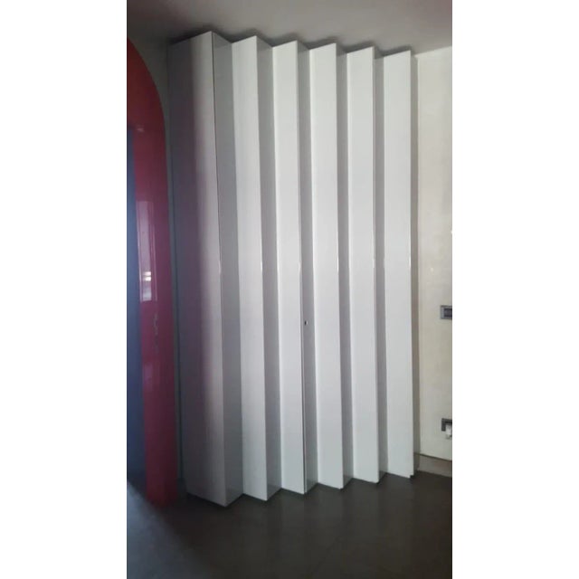 White Lacquered Cabinet by Ambrogio tressoldi and Alberto Salvati, 1980s For Sale - Image 4 of 11