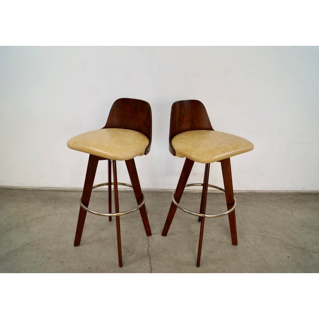 Pair of vintage 1960's Midcentury Modern barstools for sale. These were manufactured by Calorator, and have been...