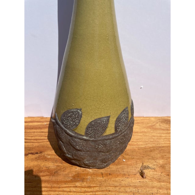 Here we have a very nice tall Sunflower design flower vase ( pottery/ceramic). Really nice piece that will work with a...