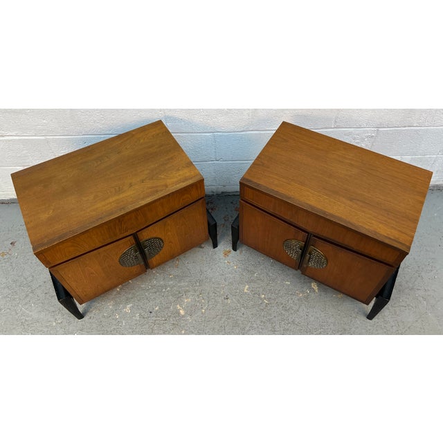 Baker Furniture Company Mid 20th Century Pair of Helen Hobey Walnut Nightstands by Baker Furniture, Attributed For Sale - Image 4 of 14