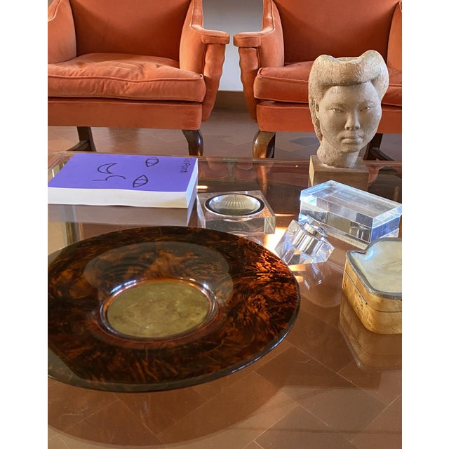 Hollywood Regency Brass and Tortoiseshell Acrylic Glass Tray from Guzzini, Italy, 1970s For Sale - Image 13 of 18