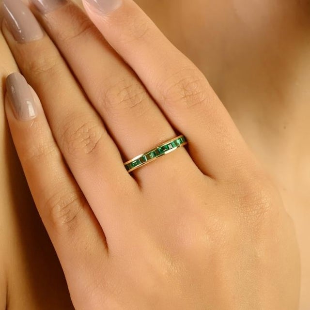 14k Yellow Gold Channel Set Square Emerald Band Ring Size 7 Gifts for the Hostess For Sale In New York - Image 6 of 14