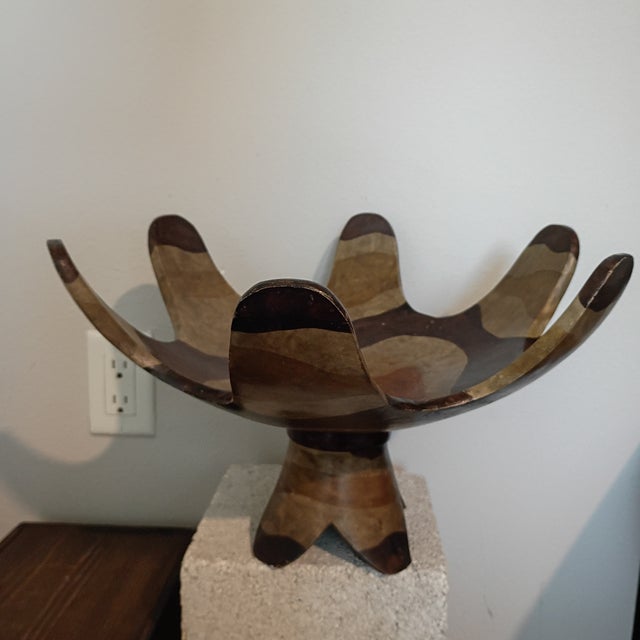 Mid-Century Modern 19" Two-Tone Monkey Pod Wood Lotus Petal Pedestal Centerpiece For Sale - Image 9 of 17