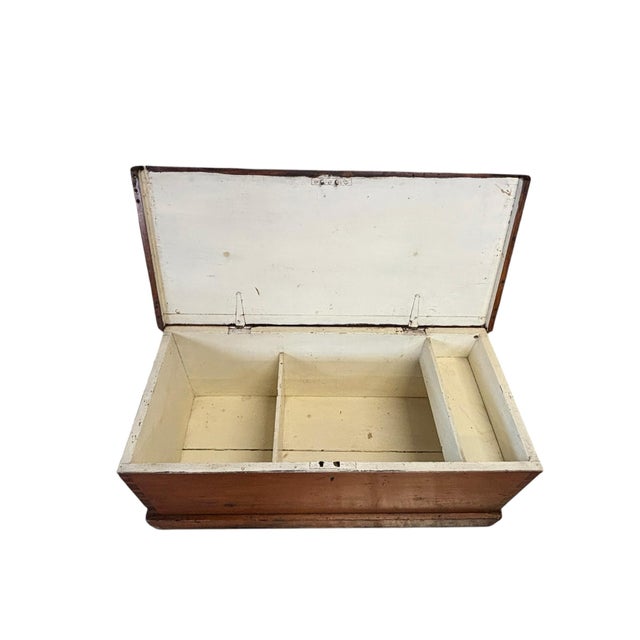 19th Century Hand-Dovetailed Pine Blanket Chest With Original Rope Handles For Sale In Greensboro - Image 6 of 8