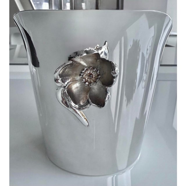 This silver plated ‘Anemone-Belle Epoque’ ice bucket by Christofle France will elevate your cocktail hour or champagne...