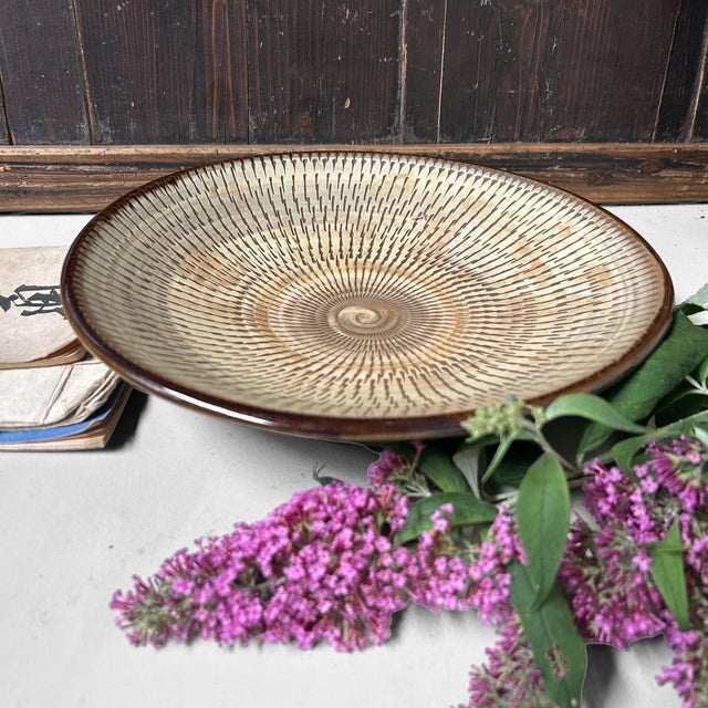 This exquisite japanese ceramic plate is a refined example of onta yaki – a traditional pottery style from the mountains...