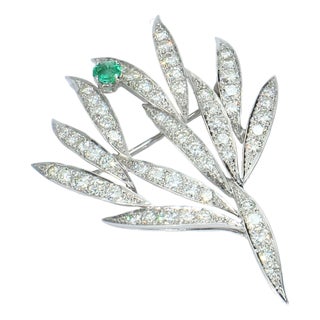 1960s Leaf Brooch With Square-Cut Emerald and White Diamonds For Sale