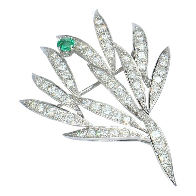 1960s Leaf Brooch With Square-Cut Emerald and White Diamonds For Sale