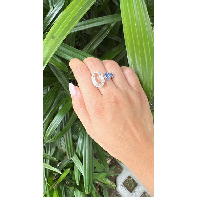 Set in 18k Gold, 4.78 Carats Morganite, Blue Sapphires & Diamonds Cocktail Ring, Us Size 7 For Sale - Image 4 of 9
