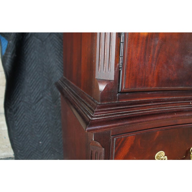 1990s Thomasville 18th Century Flame Mahogany Bow Front Clothing Armoire Linen Press For Sale - Image 14 of 16