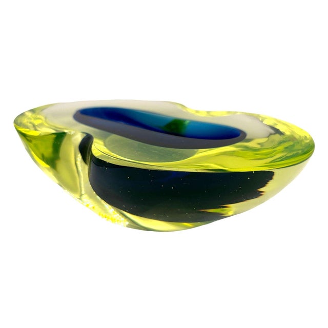 1960s Rare MCM Biomorphic Murano Uranium Glass Bowl by Antonio Da Ros for Cenedese For Sale In Los Angeles - Image 6 of 13