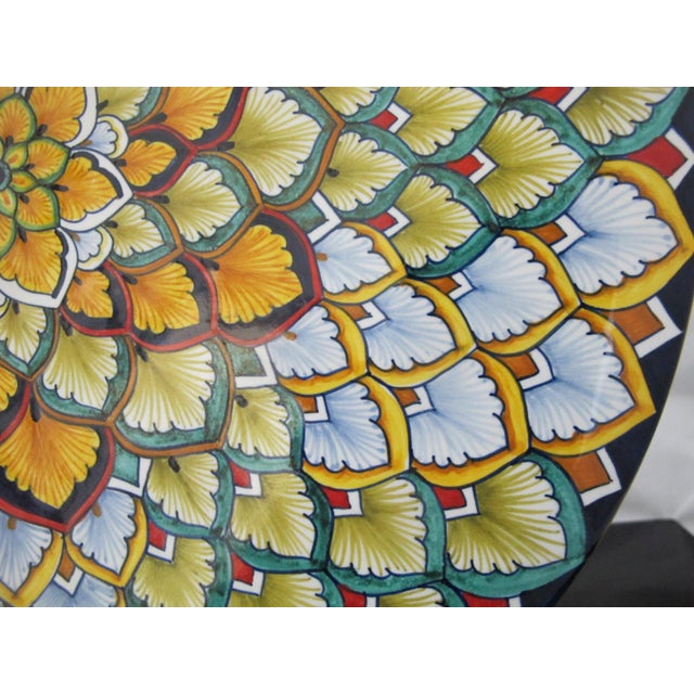Deruta Deruta Gialletti Giulio Italian Majolica Pottery 14" Serving or Wall Plate For Sale - Image 4 of 8