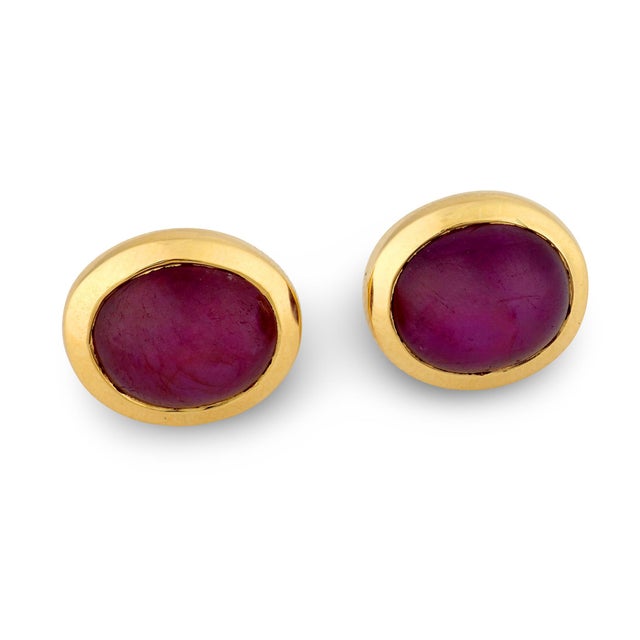 Vintage Gia 9.50 Carat No Heat Star Ruby 18k Yellow Gold Bezel Stud Earrings, A Pair For Sale In Los Angeles - Image 6 of 8