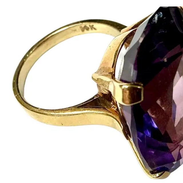 Mid 20th Century 14k Yellow Gold Oval Amethyst Ring For Sale - Image 5 of 7