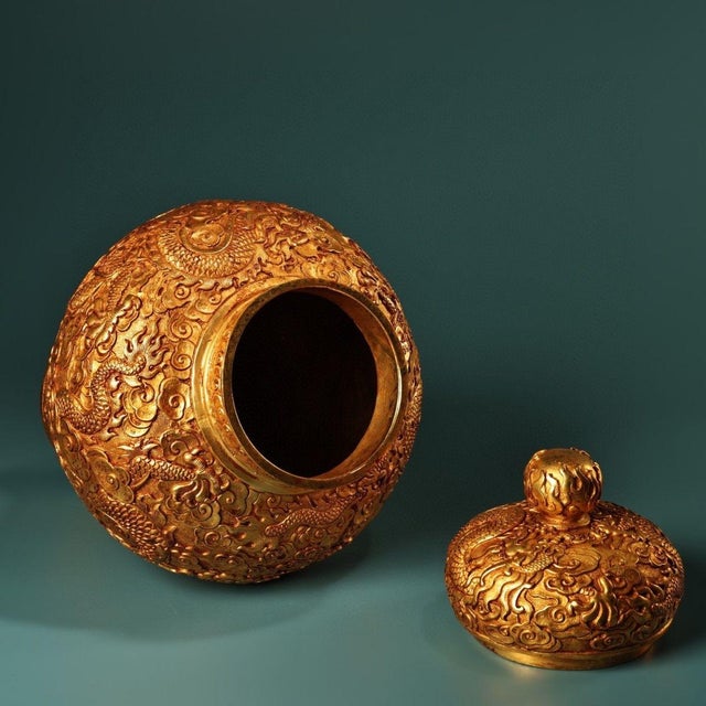 Bronze Early 20th Century Magnificent Chinese Gilt Bronze High-Relief "Nine Dragons" Covered Jar With "Qianlong" Mark For Sale - Image 8 of 10