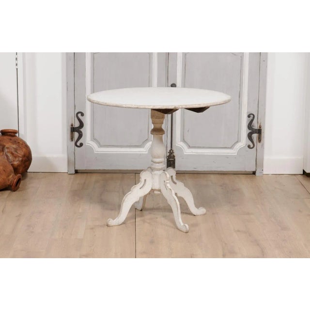1860s Swedish Light Grey Painted Tilt-Top Table with Round Top and Carved Legs For Sale In Atlanta - Image 6 of 12