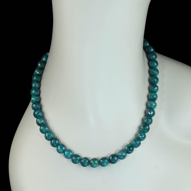 This **elegant expandable emerald matrix necklace** is a striking blend of deep green beauty and refined craftsmanship....