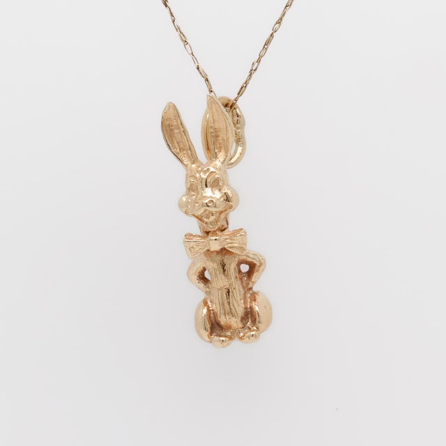 Vintage 10k Gold Buggy's Bunny or Harvey the Rabbit With Bowtie Charm For Sale - Image 4 of 13