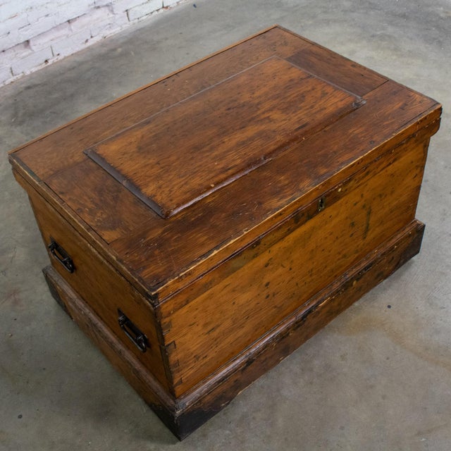 19th Century Antique Colonial Rustic Pine Carpenter’s Tool Chest Trunk or Coffee Table For Sale - Image 4 of 18