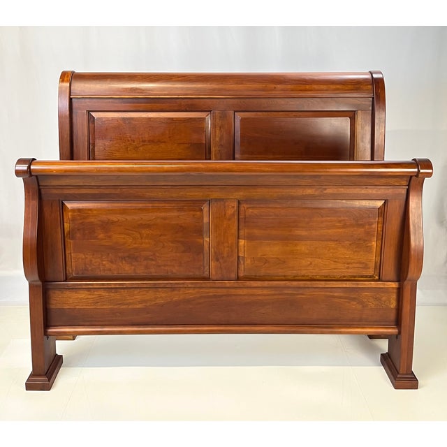 A classic American-made Queen size sleigh bed from Lexington Furniture's highly collectible "The World of Bob Timberlake"...