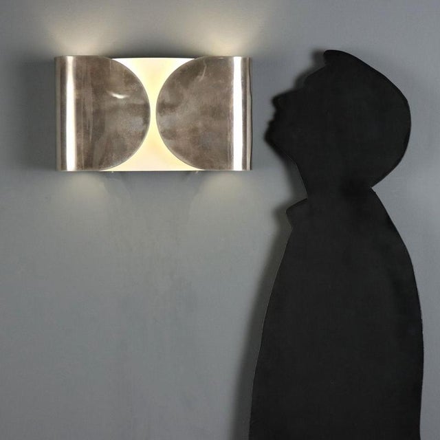 The 'Foglio' wall light by Tobia Scarpa for Flos is an icon of 20th-century Italian design. This lamp stands out for its...