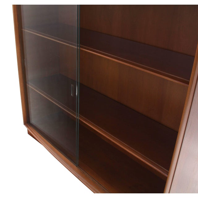 Mid 20th Century Gibbings for Widdicomb Bookcase with Glass Sliding Doors Mid Century For Sale - Image 5 of 8