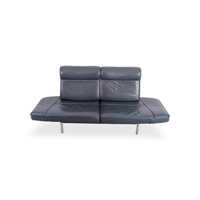 We are offering a beautiful two-seater sofa from the Swiss premium manufacturer de Sede for sale. Known as the "DS450,"...