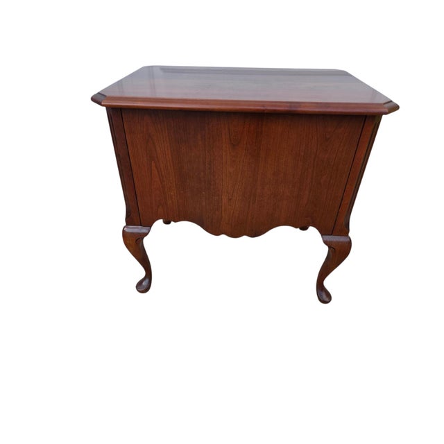 Beautiful Pennsylvania house side table in great condition minor war. Please see photos as they are considered part of the...