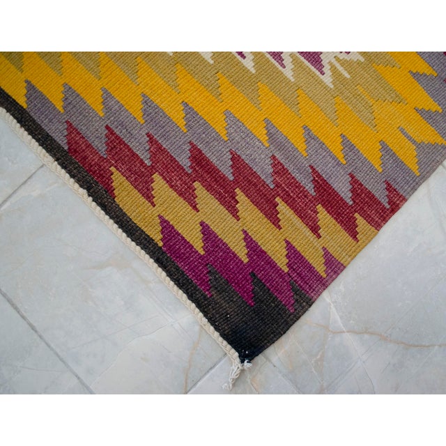 Vintage Turkish Handwoven Kilim Rug – Tribal Flatweave, Boho Farmhouse Style – 5′5″ X 10′6″ For Sale - Image 11 of 12