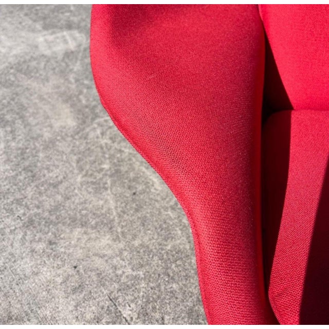 Eero Saarinen Womb Chair by Knoll