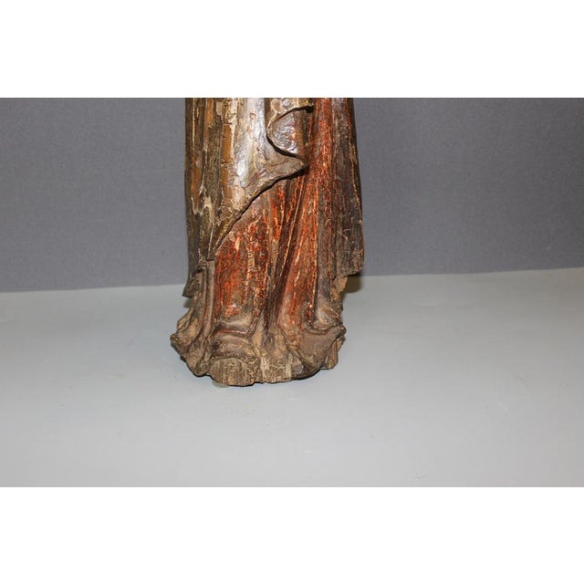 Polychrome oak religious sculpture depicting a praying saint, Burgundy, late 18th century, in good condition