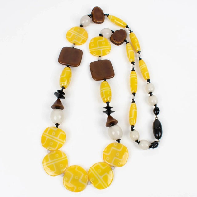 Angela Caputi Extra-Long Necklace Faux-Wood and Textured Yellow Resin Beads For Sale In Atlanta - Image 6 of 12