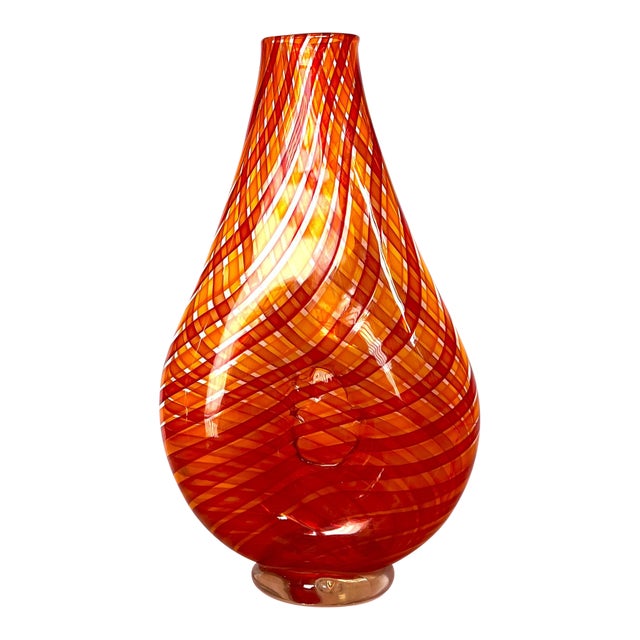Handblown Art Glass With Reticello Pattern in Tangerine and Red in Murano Style For Sale