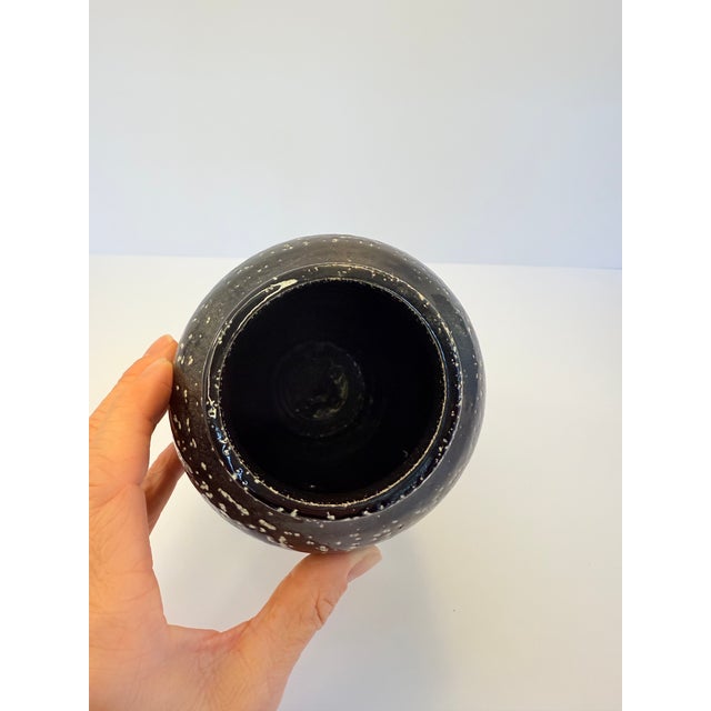 Studio Pottery Salt Glaze Vase by Noel Benedict For Sale In Atlanta - Image 6 of 7