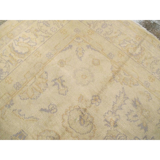 Galerie Shabab Collection Early 20th Century Turkish Oushak Room Size Carpet For Sale In New York - Image 6 of 7